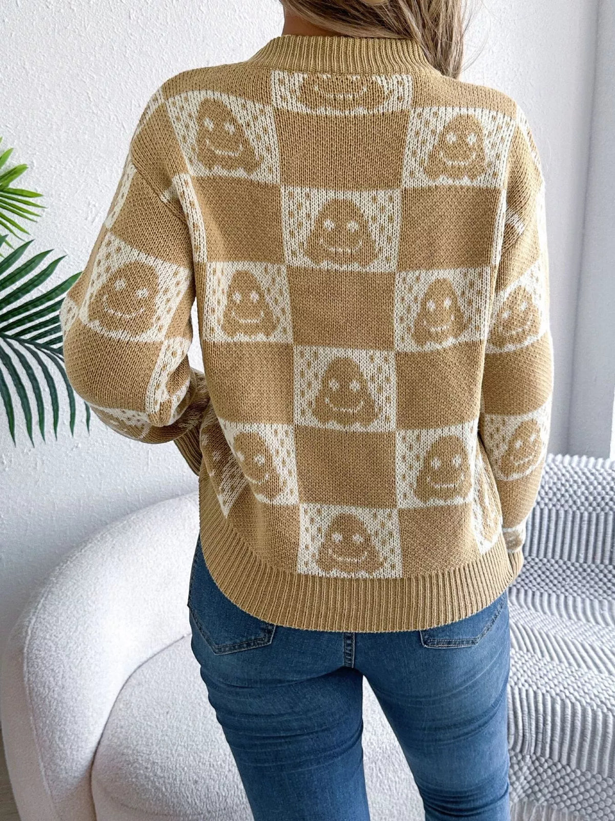Women’s checkerboard cat sweater in beige for fall outfits
